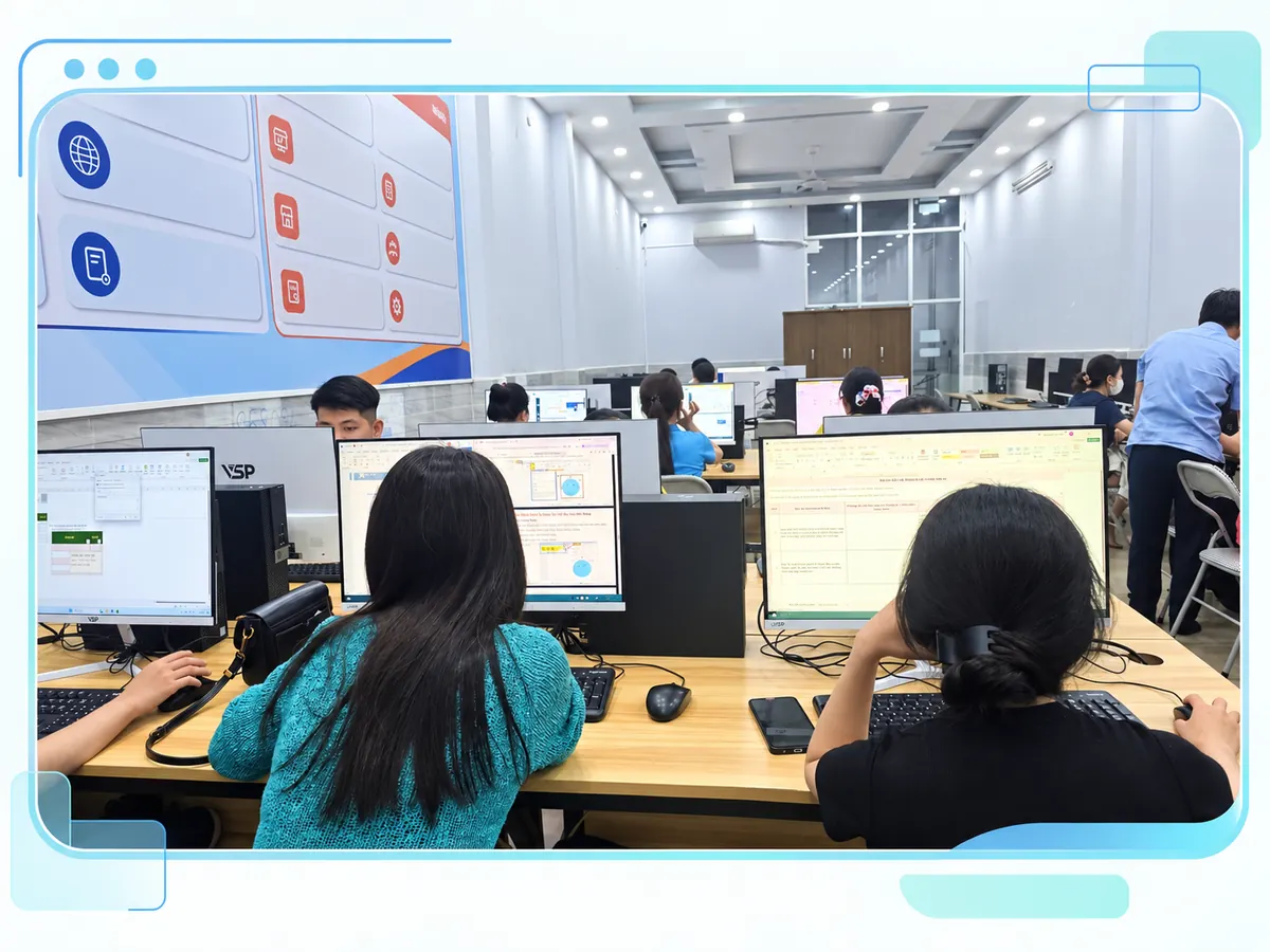 Ảnh minh họa thiết kế từ lớp tin học thực tế do chủ website cung cấp, dùng cho nội dung Chia sẻ màn hình khi học tin học: chỉ mở phần cần cho bài tập.