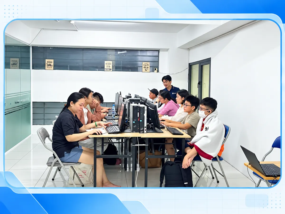 Ảnh minh họa thiết kế từ lớp tin học thực tế do chủ website cung cấp, dùng cho nội dung Tin học cơ bản cho người mới.