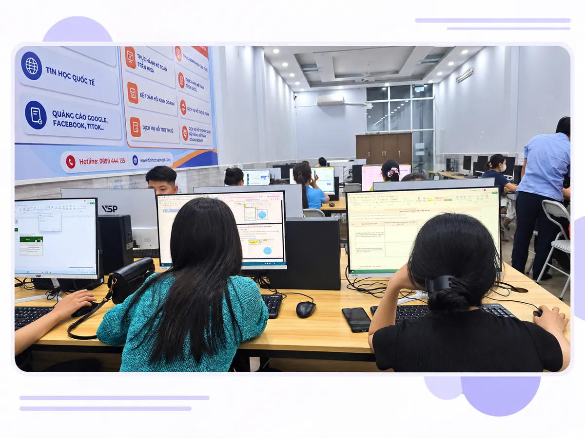 Ảnh minh họa thiết kế từ lớp tin học thực tế do chủ website cung cấp, dùng cho nội dung Học Word online: đối chiếu bản gốc và bản đã sửa để hiểu thay đổi.